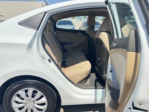 Used 2014 Hyundai Accent GLS image 19