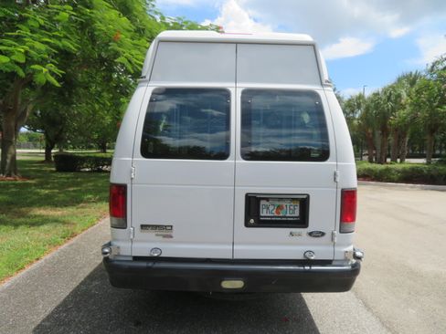 Used 2011 Ford E-350 and Econoline 350 Extended Super Duty RWD image 16