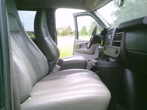 Used 2019 Chevrolet Express 3500 LS Extended Passenger RWD image 2