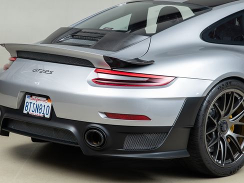 Used 2018 Porsche 911 GT2 RS image 90