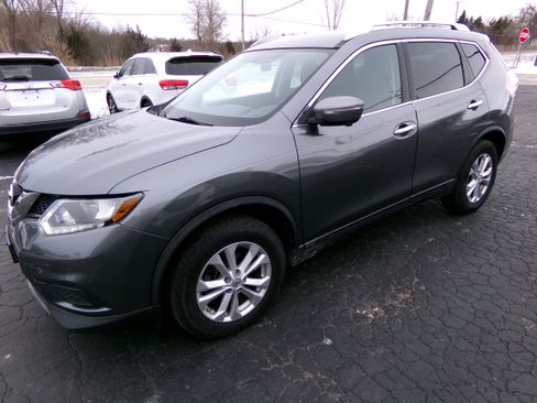 Used 2015 Nissan Rogue SV image 1