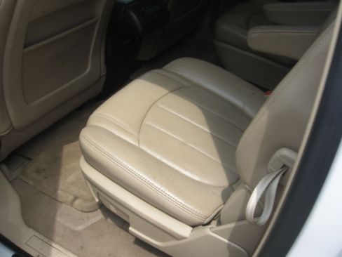 Used 2010 Buick Enclave AWD CXL image 7