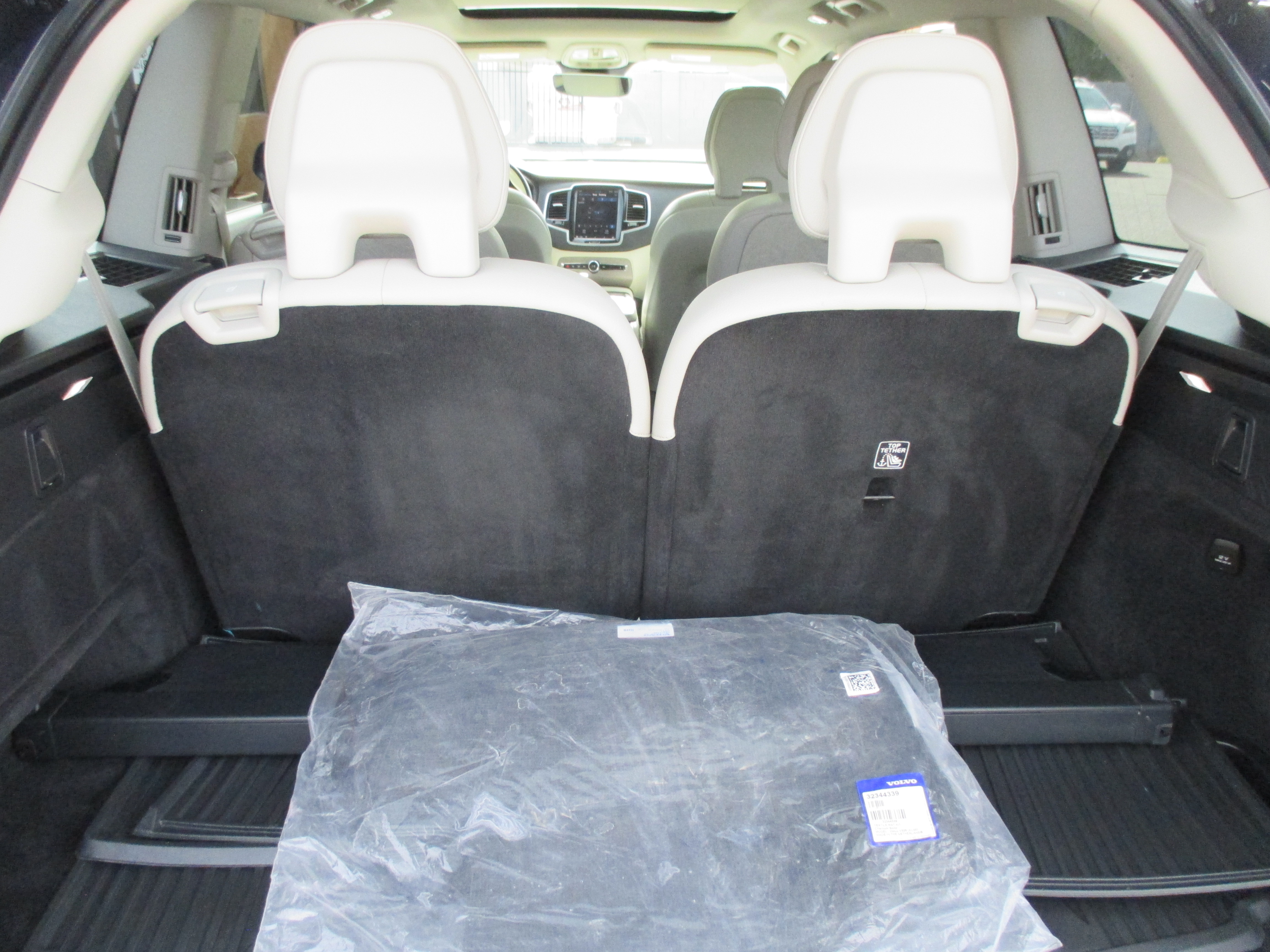 Used 2023 Volvo XC90 AWD B6 Plus Bright image 17