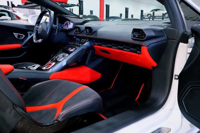 Used 2017 Lamborghini Huracan LP 580-2 RWD image 32