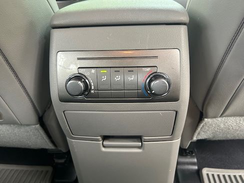 Used 2011 Toyota Highlander 4WD image 26
