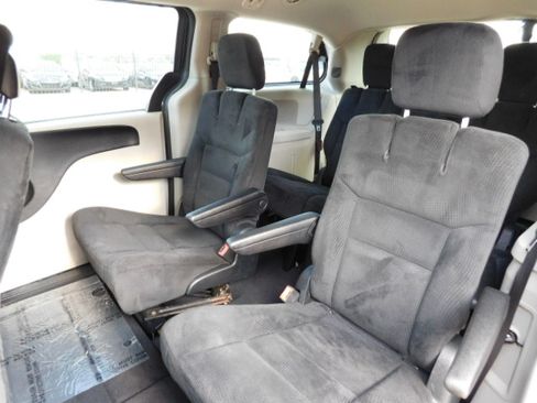 Used 2014 Dodge Grand Caravan SE image 18