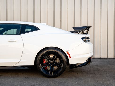 Used 2020 Chevrolet Camaro ZL1 image 15