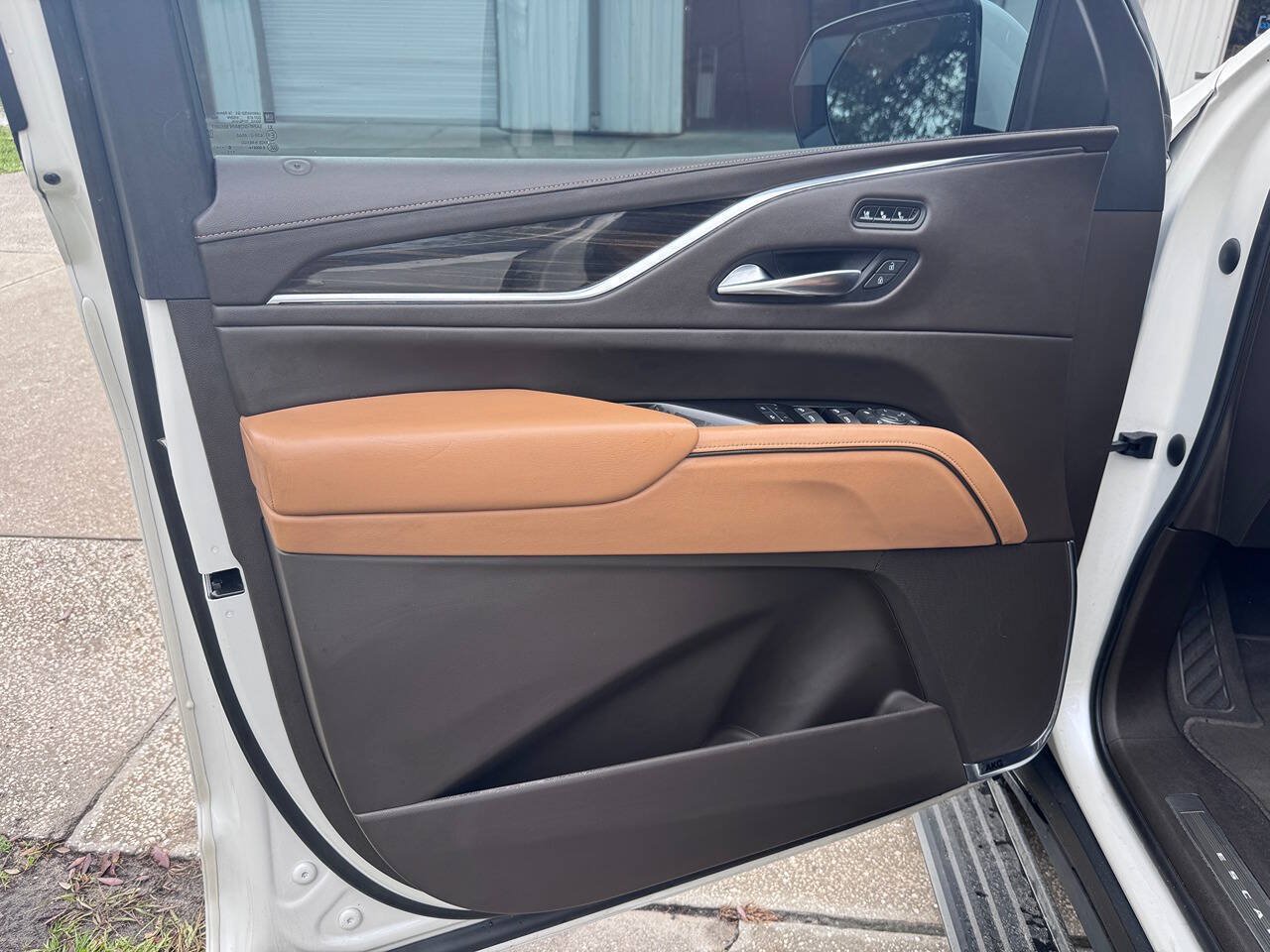Used 2021 Cadillac Escalade ESV Sport RWD image 2