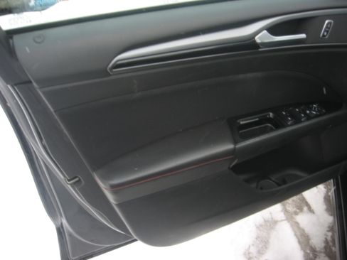 Used 2016 Ford Fusion SE image 8