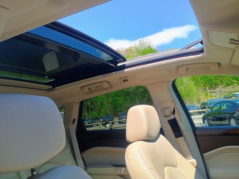 Used 2012 Cadillac SRX FWD Luxury image 24