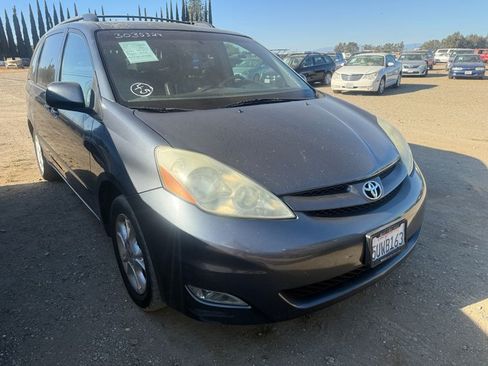 Used 2006 Toyota Sienna XLE image 1