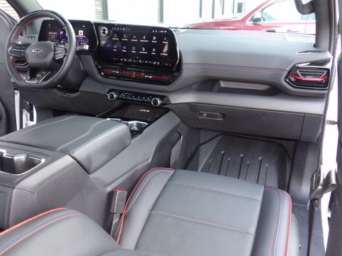 Used 2025 Chevrolet Silverado EV 4x4 Crew Cab RST image 27