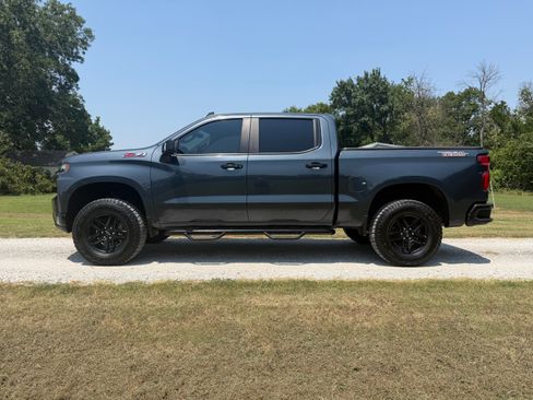 Used 2021 Chevrolet Silverado 1500 4x4 Crew Cab LT Trail Boss image 2