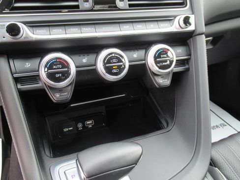 Used 2021 Genesis G70 2.0T Elite image 16