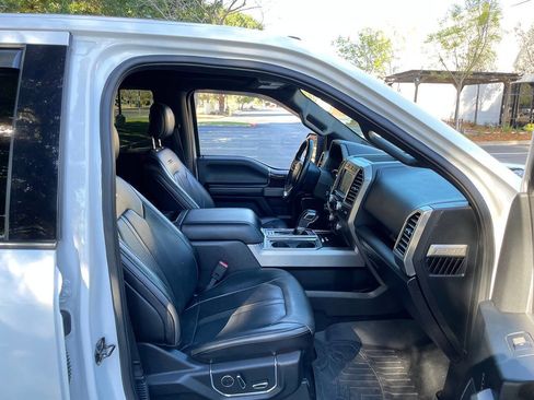 Used 2017 Ford F150 Platinum image 11