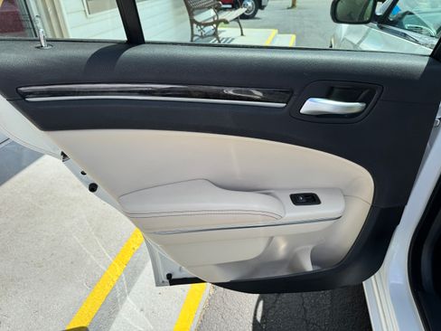 Used 2015 Chrysler 300 C image 12