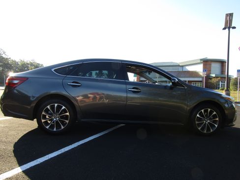 Used 2016 Toyota Avalon XLE Premium image 6