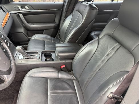Used 2013 Lincoln MKS image 7