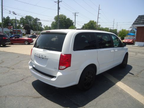 Used 2017 Dodge Grand Caravan SE FWD image 7