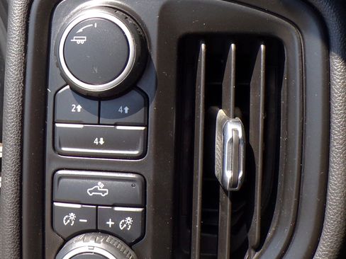 Used 2020 Chevrolet Silverado 2500 LT image 11