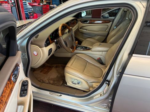 Used 2009 Jaguar XJ Vanden Plas RWD image 24