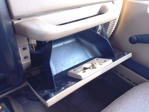 Used 2000 Jeep Wrangler SE image 16