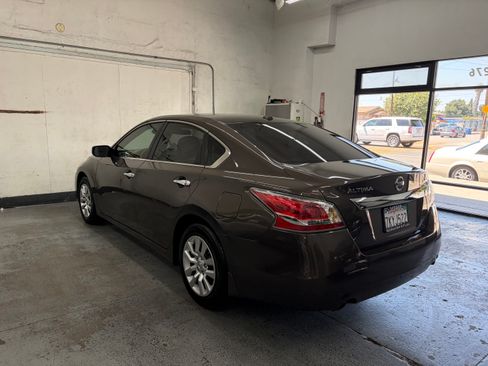 Used 2015 Nissan Altima 2.5 S FWD image 5