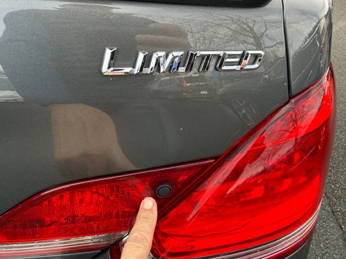 Used 2007 Toyota Avalon Limited image 25