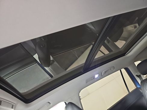 Used 2019 Volkswagen Tiguan SE w/ Appearance FWD image 23
