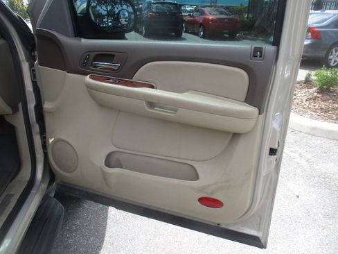 Used 2009 Chevrolet Suburban LTZ image 15