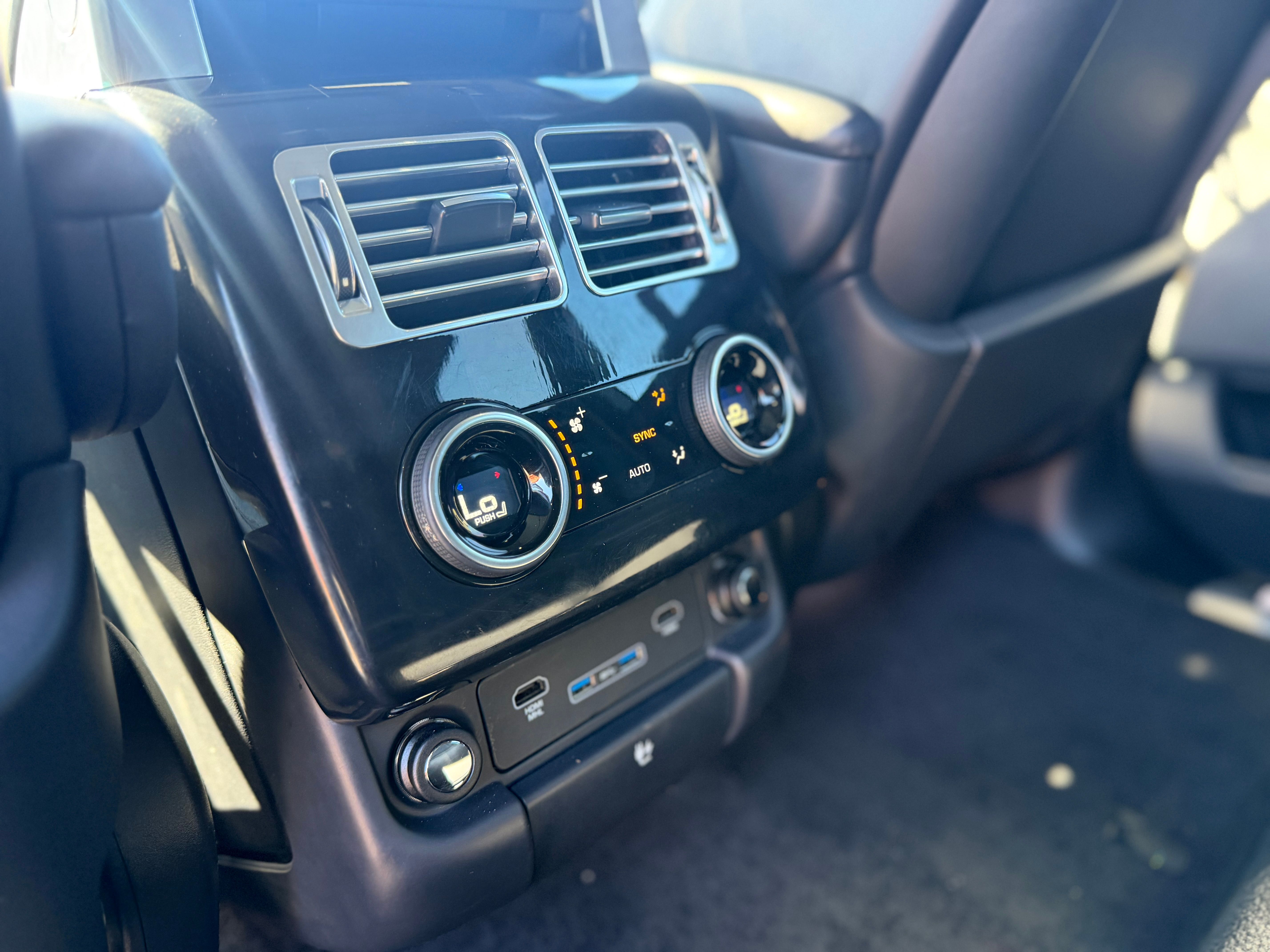 Used 2019 Land Rover Range Rover Supercharged AWD/4WD image 16