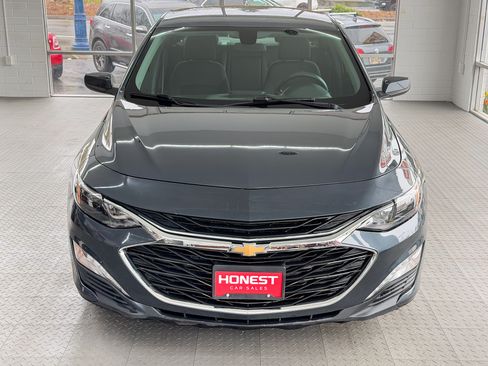 Used 2020 Chevrolet Malibu LT image 2