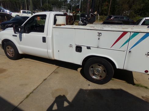 Used 2006 Ford F250 2WD Regular Cab Super Duty image 5