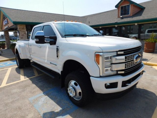 Used 2017 Ford F350 4x4 Crew Cab DRW Super Duty image 2