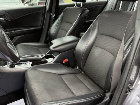 Used 2017 Honda Accord Sport image 9