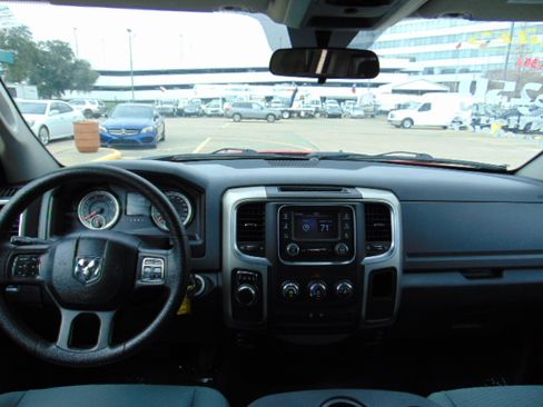 Used 2017 RAM 1500 SLT image 14