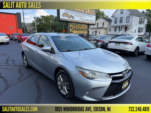 Used 2015 Toyota Camry SE Sedan FWD image 1