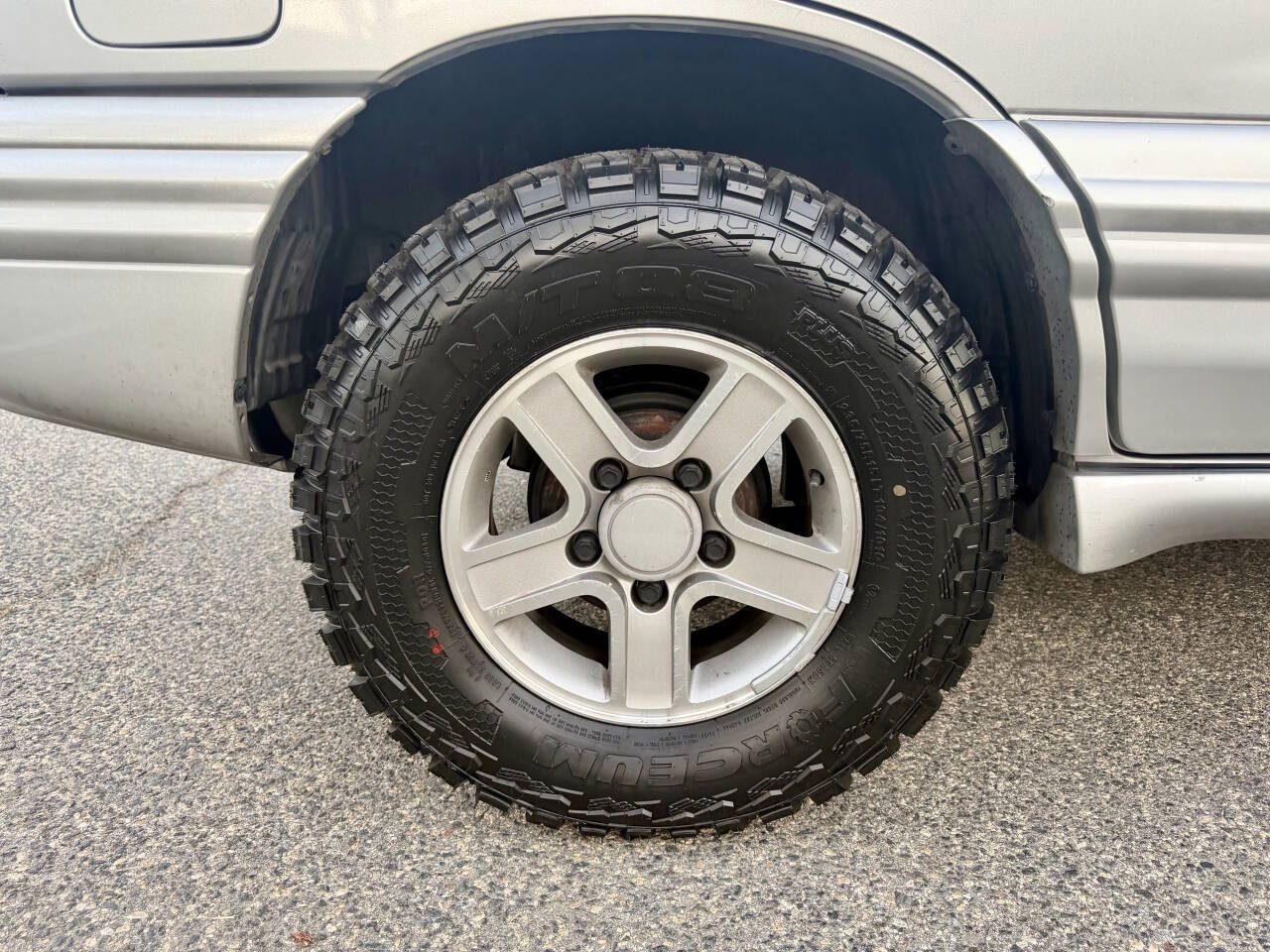 Used 2004 Chevrolet Tracker 4WD LT image 17