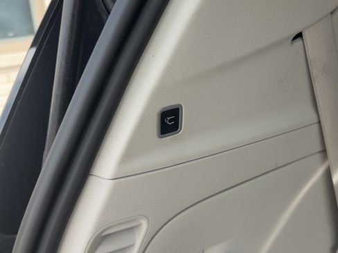 Used 2021 Chrysler Pacifica Touring-L image 13