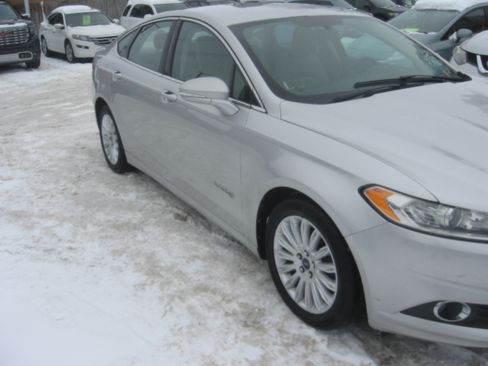 Used 2013 Ford Fusion Energi SE image 3