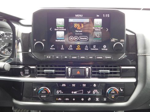 Used 2025 Nissan Pathfinder SL FWD image 15