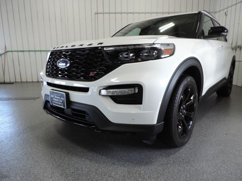 Used 2023 Ford Explorer 4WD ST image 9