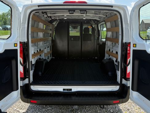 Used 2024 Ford Transit 250 Low Roof RWD image 4