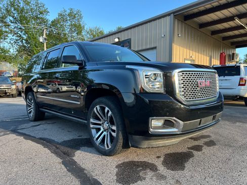 Used 2017 GMC Yukon XL Denali image 1