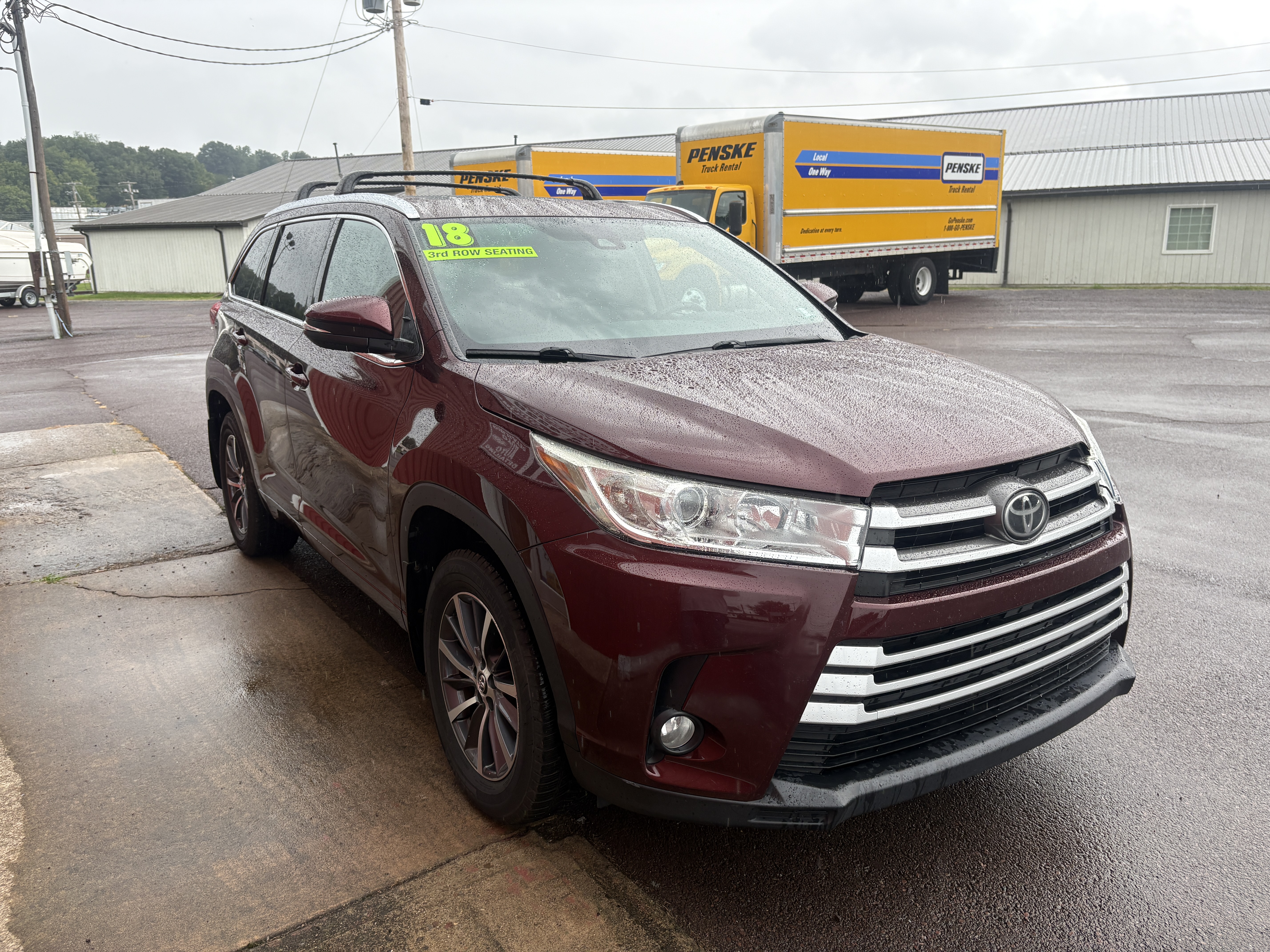 Used 2018 Toyota Highlander AWD V6 image 2