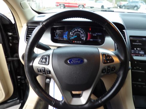 Used 2014 Ford Taurus SEL image 9
