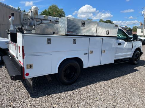 Used 2017 Ford F350 image 4