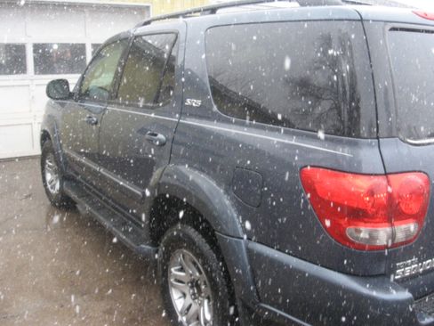 Used 2005 Toyota Sequoia SR5 image 6