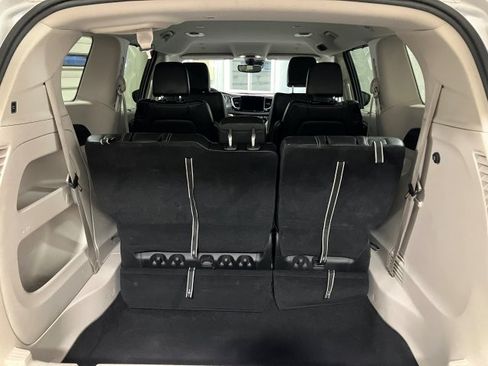 Used 2024 Chrysler Pacifica Touring-L image 22