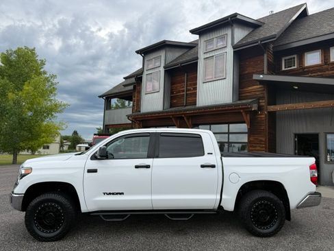 Used 2020 Toyota Tundra 4x4 CrewMax image 2